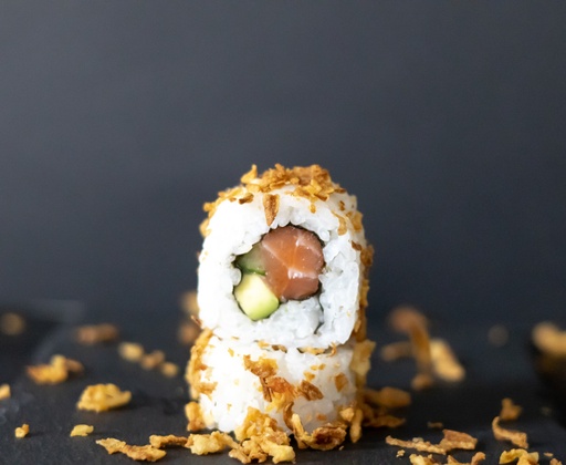 California Roll saumon concombre, oignon frit (4,11)